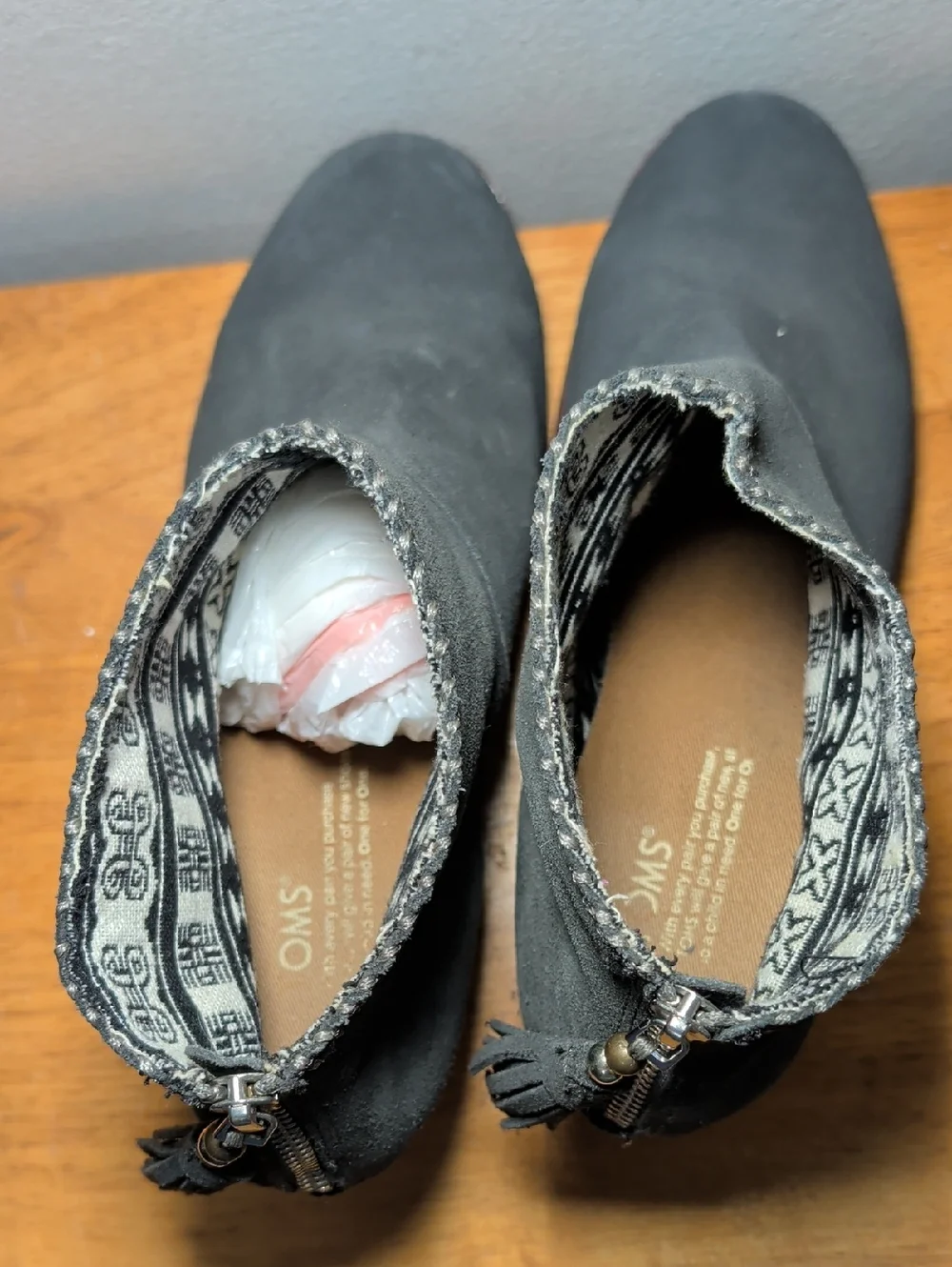 TOMS Leila Ankle Booties Gray Suede Black + White Cloth Lining Tassel Size 9.5
